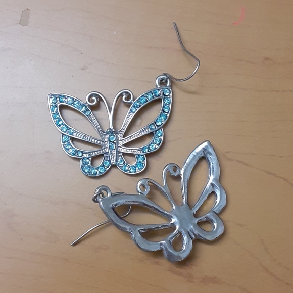 Blue butterfly earrings - Picture 2 of 3